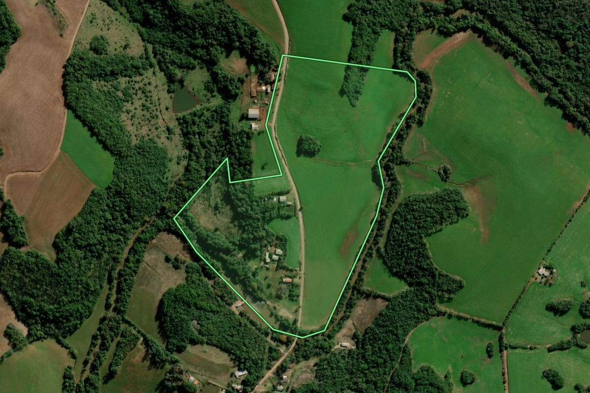 Imagem de satélite do imóvel rural em Boa Vista do Cadeado (RS), com o contorno declarado no CAR desenhado por cima.