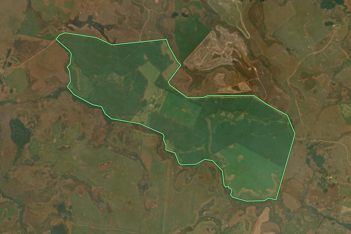 Imagem de satélite do imóvel rural em Bom Jesus (RS), com o contorno declarado no CAR desenhado por cima.