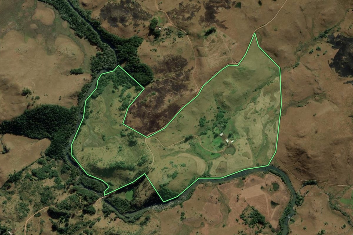 Imagem de satélite do imóvel rural em Bom Jesus (RS), com o contorno declarado no CAR desenhado por cima.