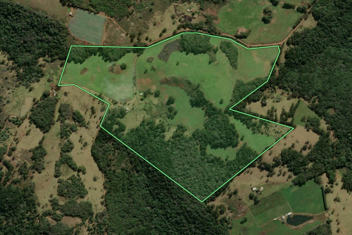 Imagem de satélite do imóvel rural em Bom Jesus (RS), com o contorno declarado no CAR desenhado por cima.