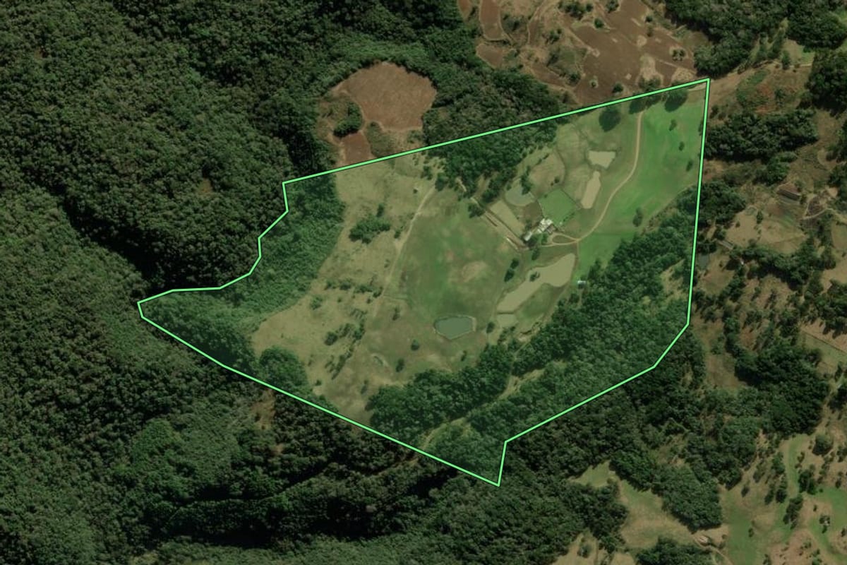 Imagem de satélite do imóvel rural em Bom Jesus (RS), com o contorno declarado no CAR desenhado por cima.