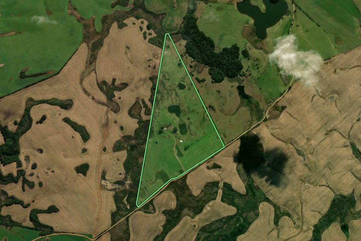 Imagem de satélite do imóvel rural em Bom Jesus (RS), com o contorno declarado no CAR desenhado por cima.