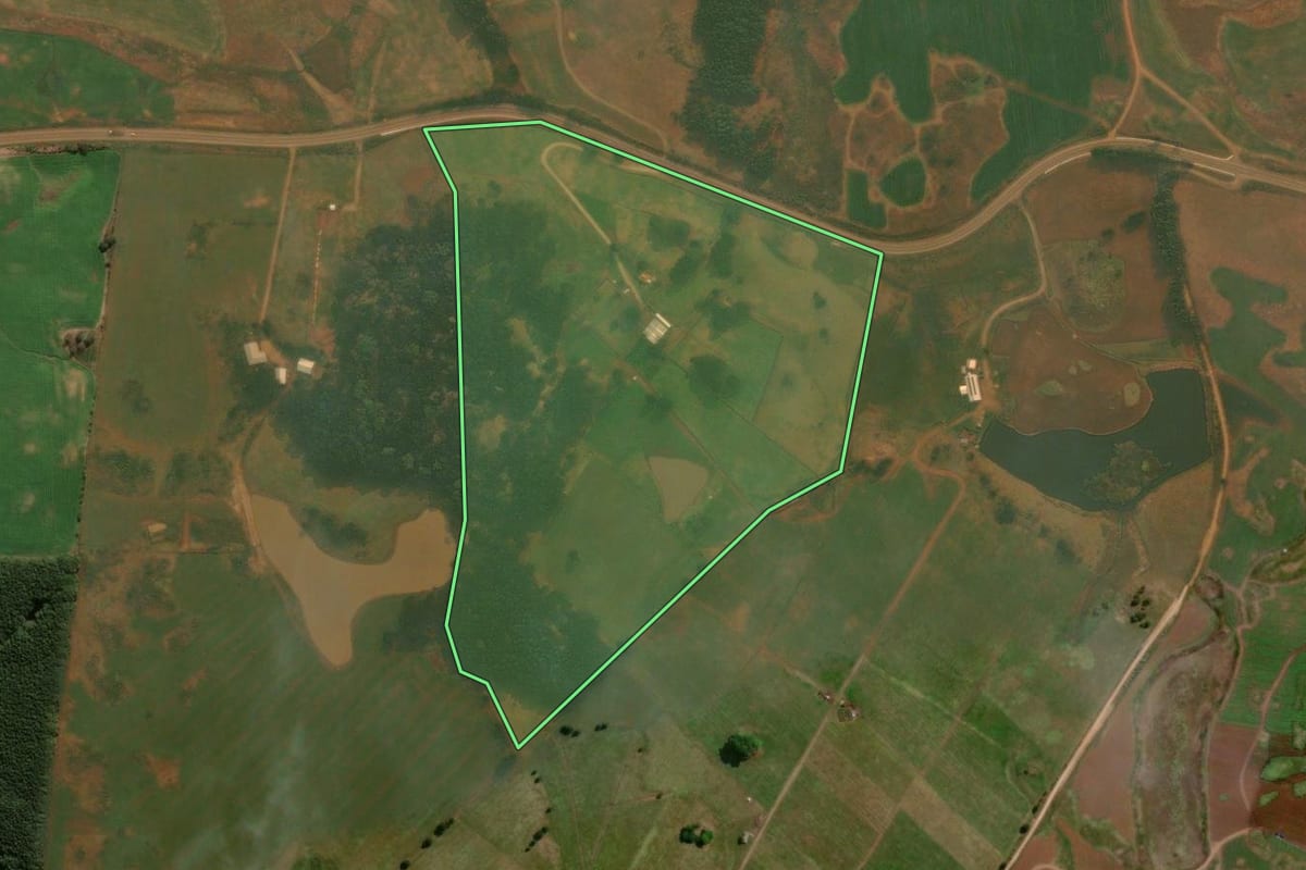 Imagem de satélite do imóvel rural em Bom Jesus (RS), com o contorno declarado no CAR desenhado por cima.