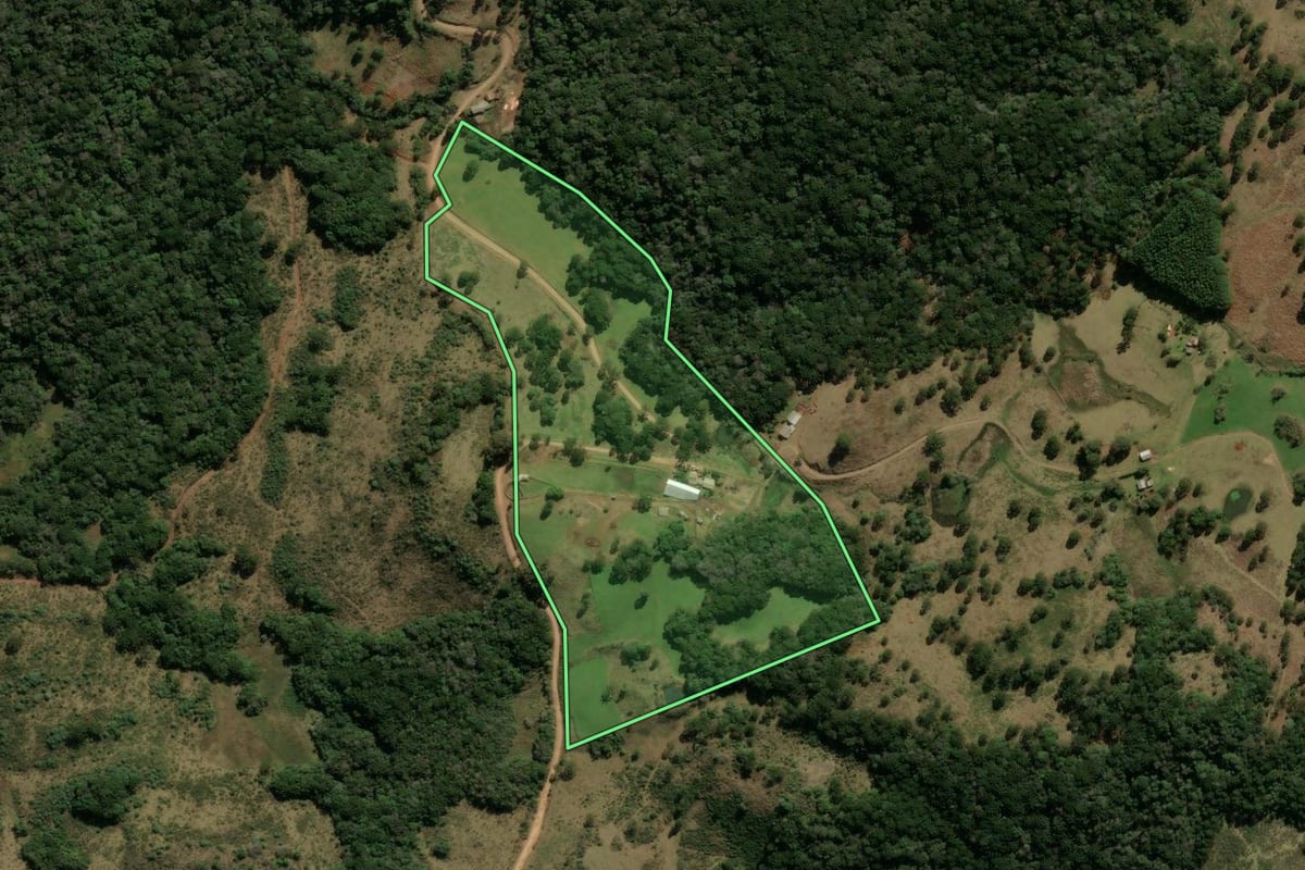 Imagem de satélite do imóvel rural em Bom Jesus (RS), com o contorno declarado no CAR desenhado por cima.