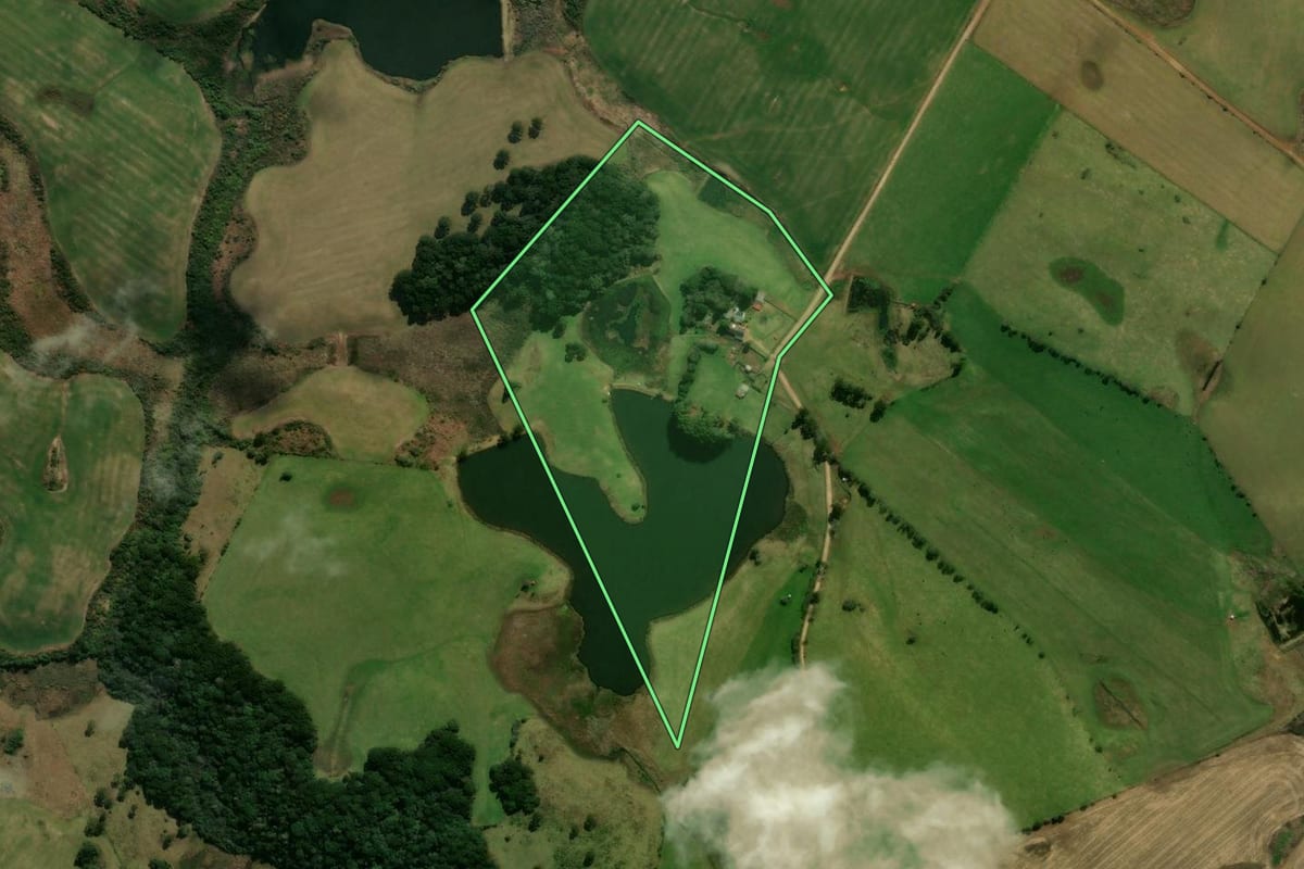 Imagem de satélite do imóvel rural em Bom Jesus (RS), com o contorno declarado no CAR desenhado por cima.