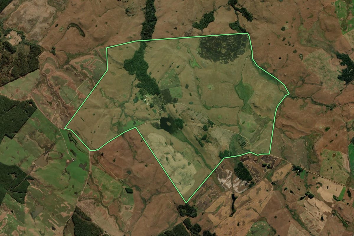 Imagem de satélite do imóvel rural em Bom Jesus (RS), com o contorno declarado no CAR desenhado por cima.