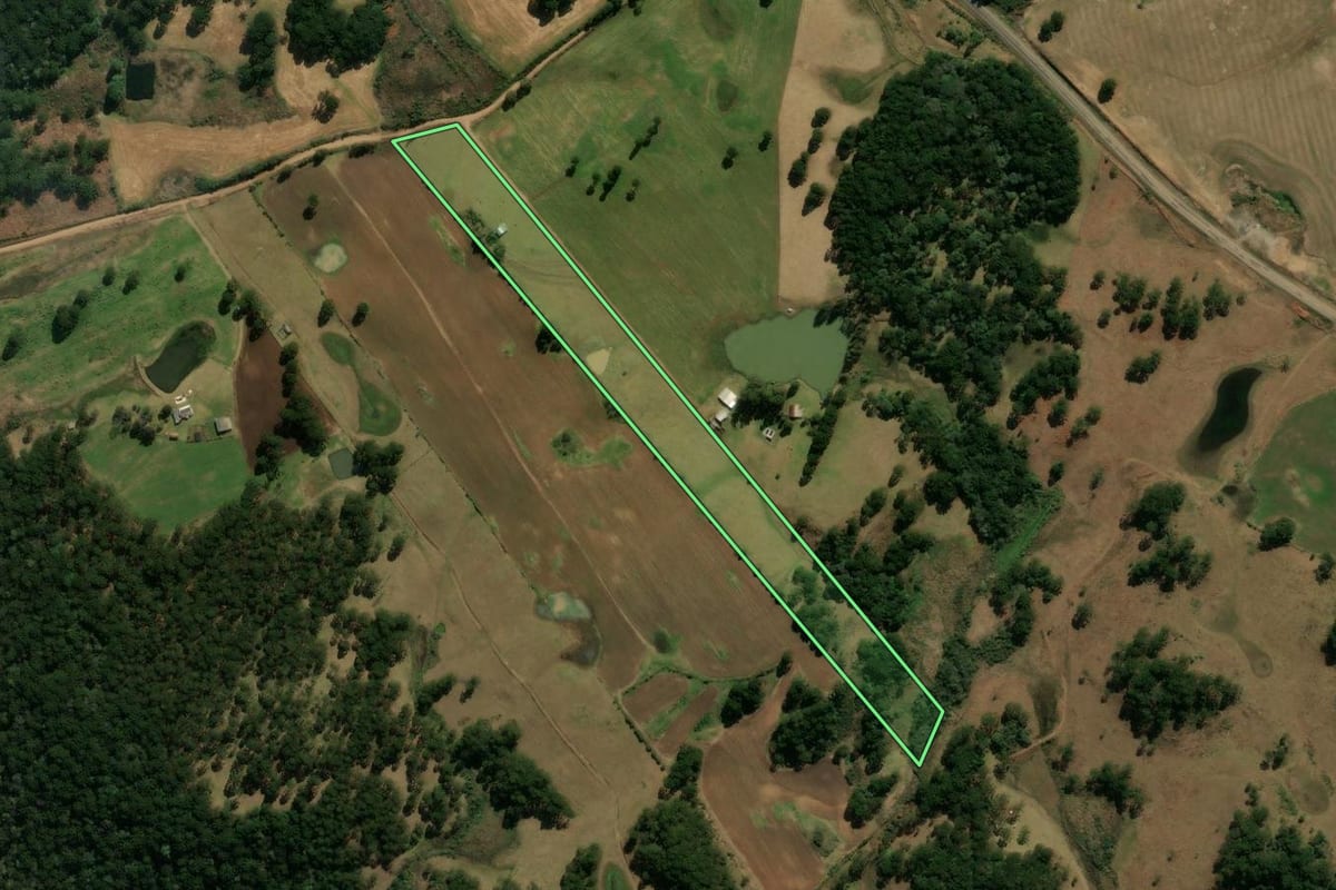 Imagem de satélite do imóvel rural em Bom Jesus (RS), com o contorno declarado no CAR desenhado por cima.