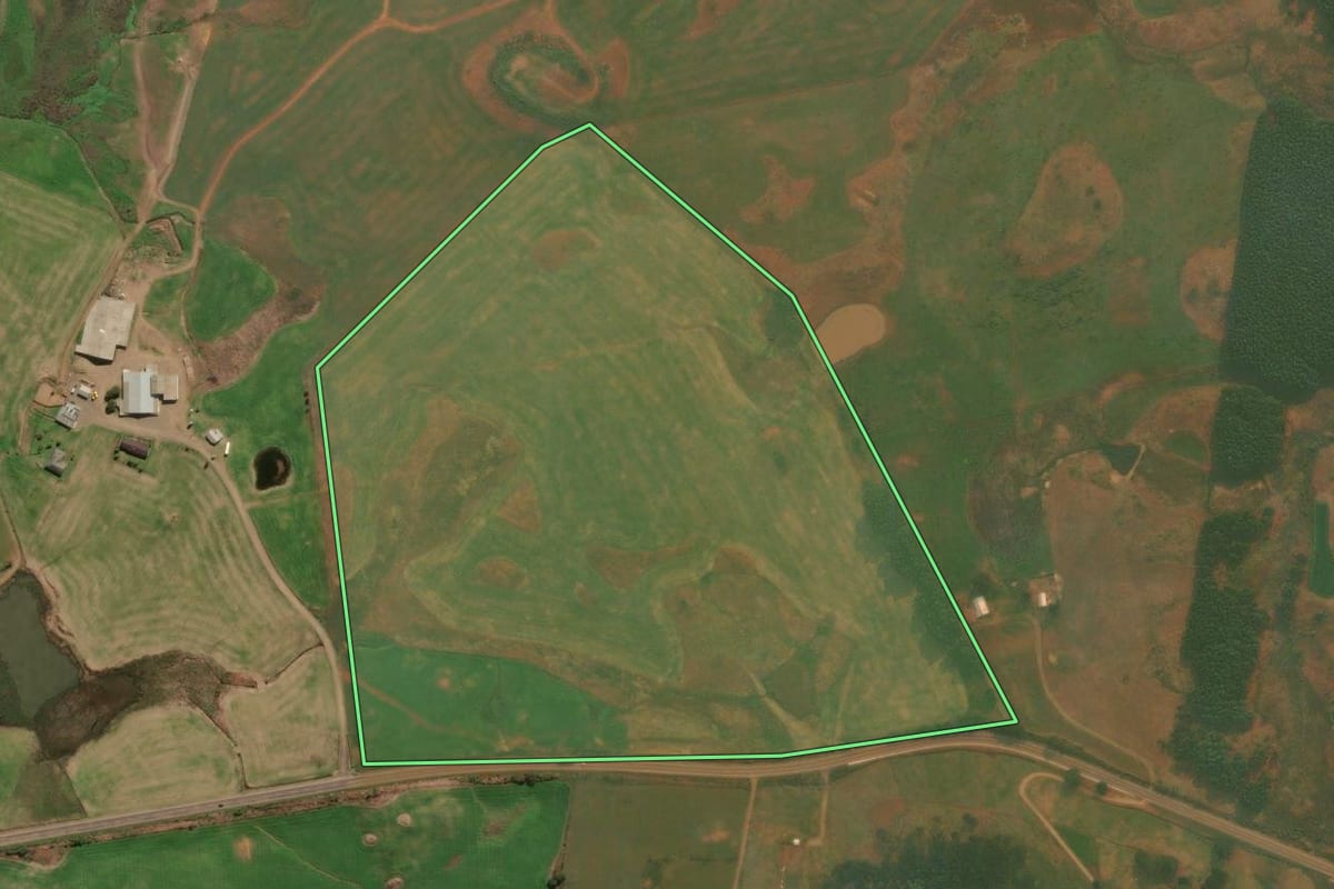 Imagem de satélite do imóvel rural em Bom Jesus (RS), com o contorno declarado no CAR desenhado por cima.