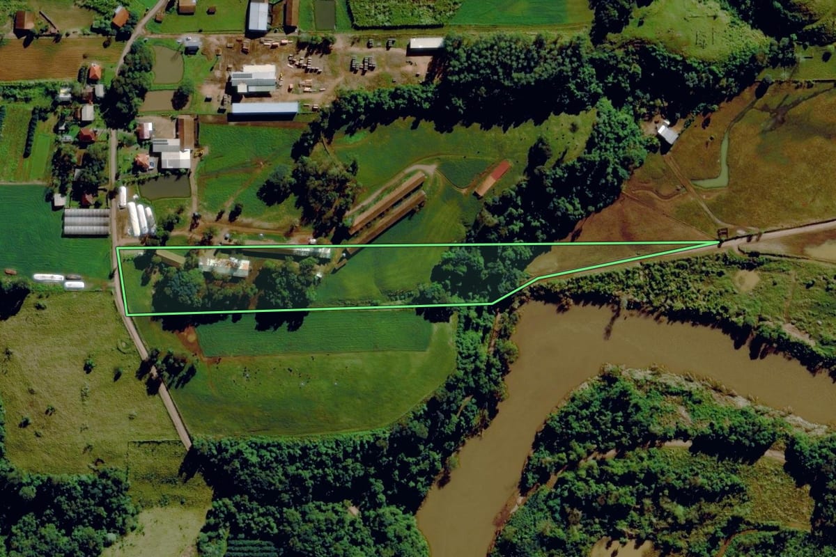 Imagem de satélite do imóvel rural em Bom Princípio (RS), com o contorno declarado no CAR desenhado por cima.