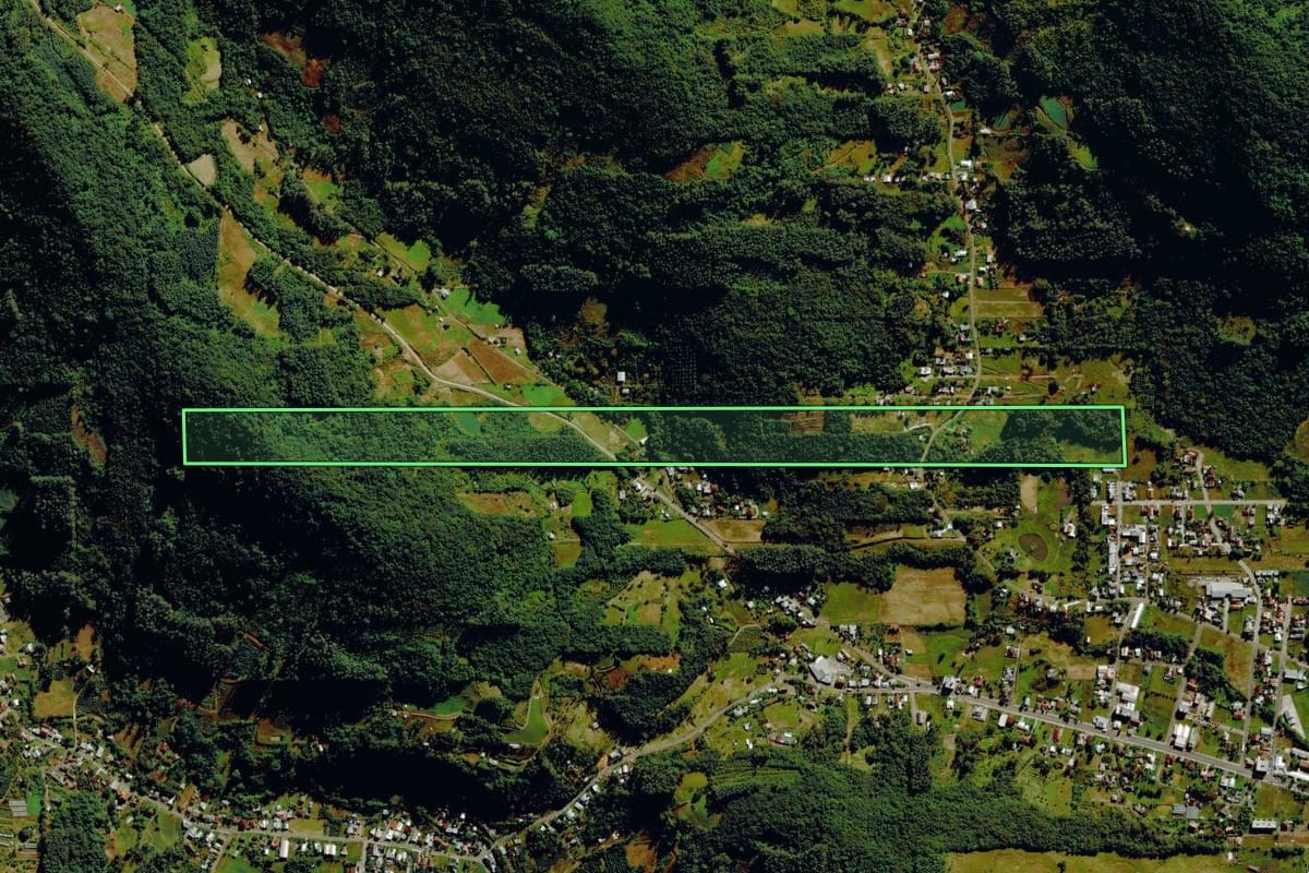 Imagem de satélite do imóvel rural em Bom Princípio (RS), com o contorno declarado no CAR desenhado por cima.