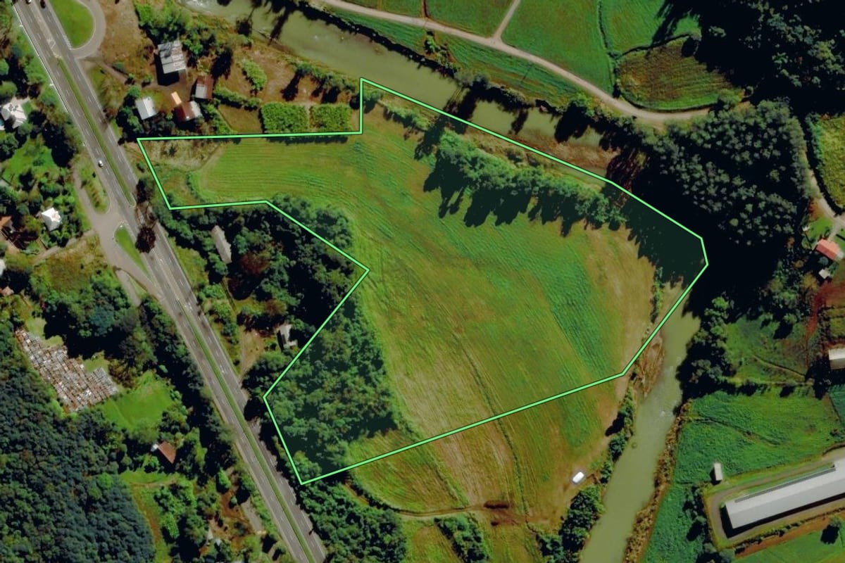 Imagem de satélite do imóvel rural em Bom Princípio (RS), com o contorno declarado no CAR desenhado por cima.