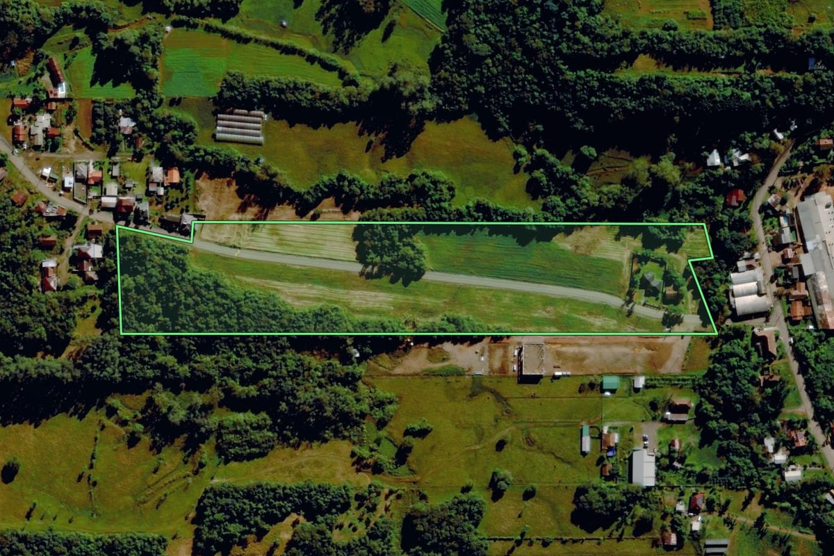 Imagem de satélite do imóvel rural em Bom Princípio (RS), com o contorno declarado no CAR desenhado por cima.