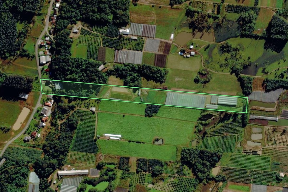 Imagem de satélite do imóvel rural em Bom Princípio (RS), com o contorno declarado no CAR desenhado por cima.