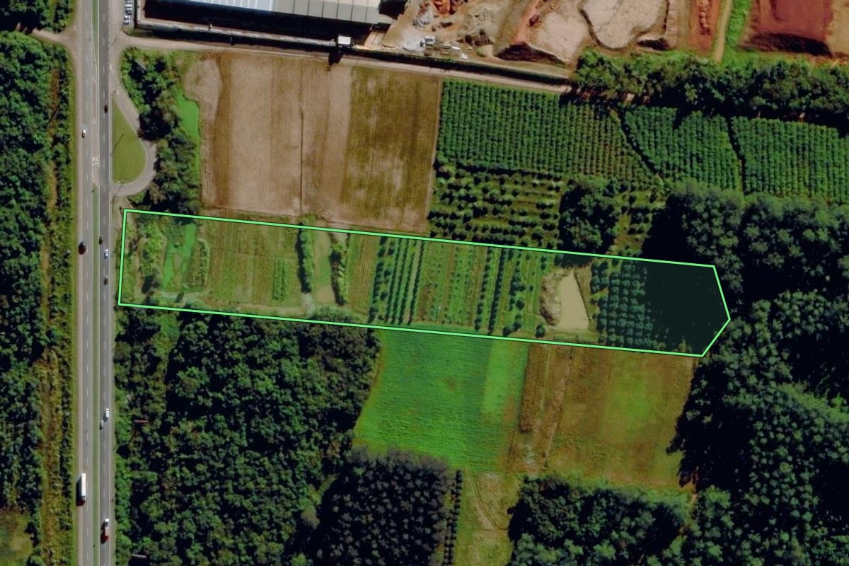 Imagem de satélite do imóvel rural em Bom Princípio (RS), com o contorno declarado no CAR desenhado por cima.