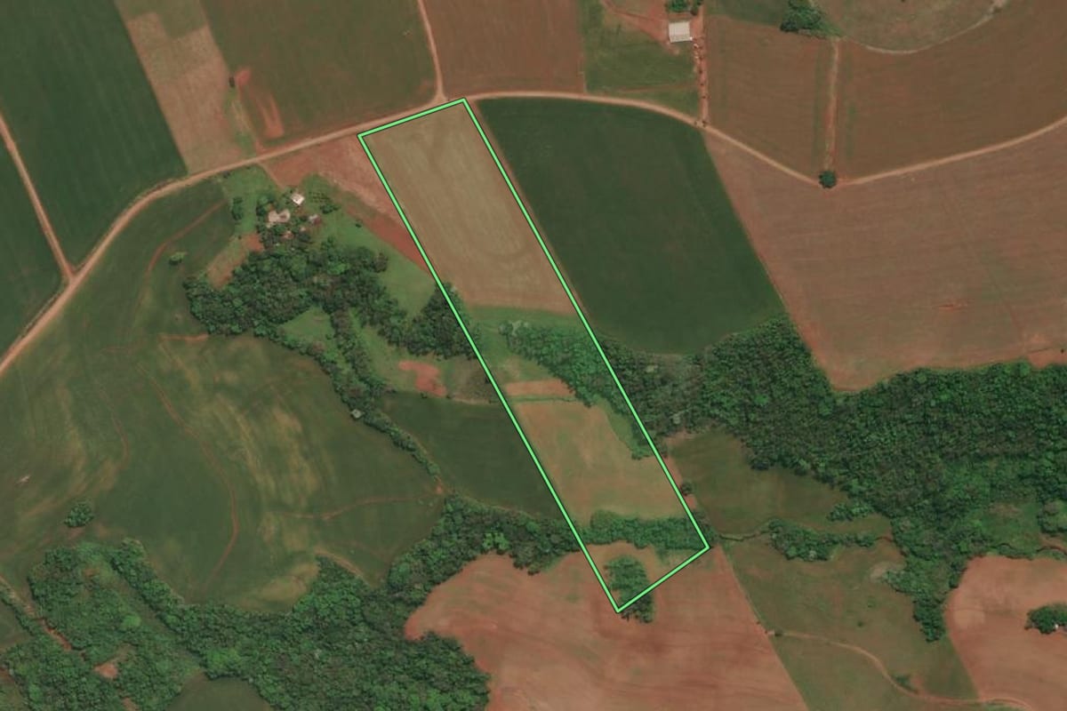Imagem de satélite do imóvel rural em Bom Progresso (RS), com o contorno declarado no CAR desenhado por cima.