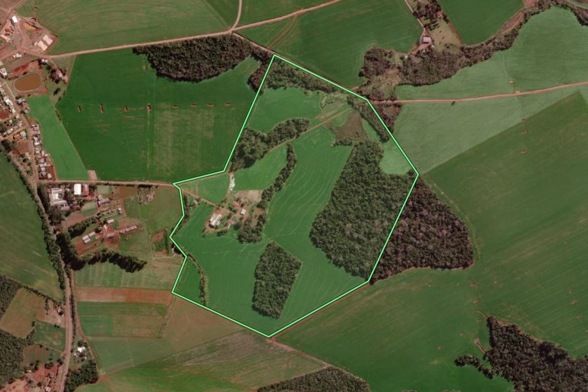 Imagem de satélite do imóvel rural em Bom Progresso (RS), com o contorno declarado no CAR desenhado por cima.