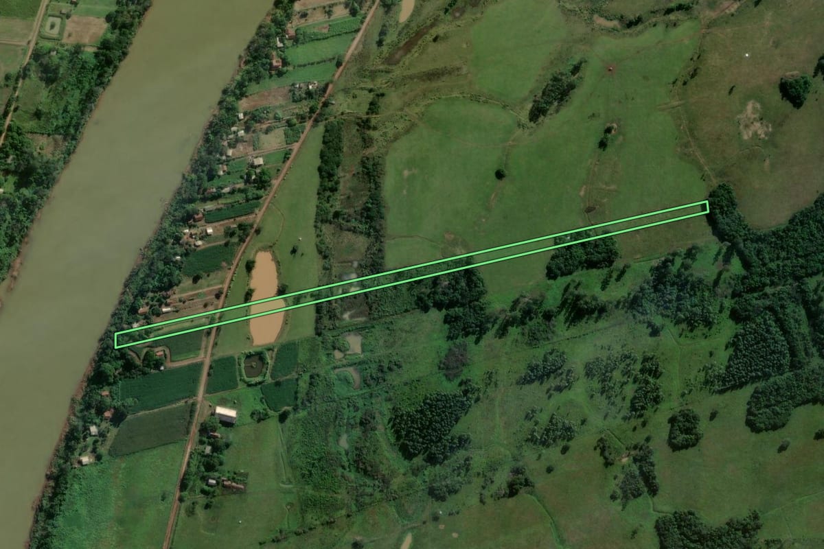 Imagem de satélite do imóvel rural em Bom Retiro do Sul (RS), com o contorno declarado no CAR desenhado por cima.