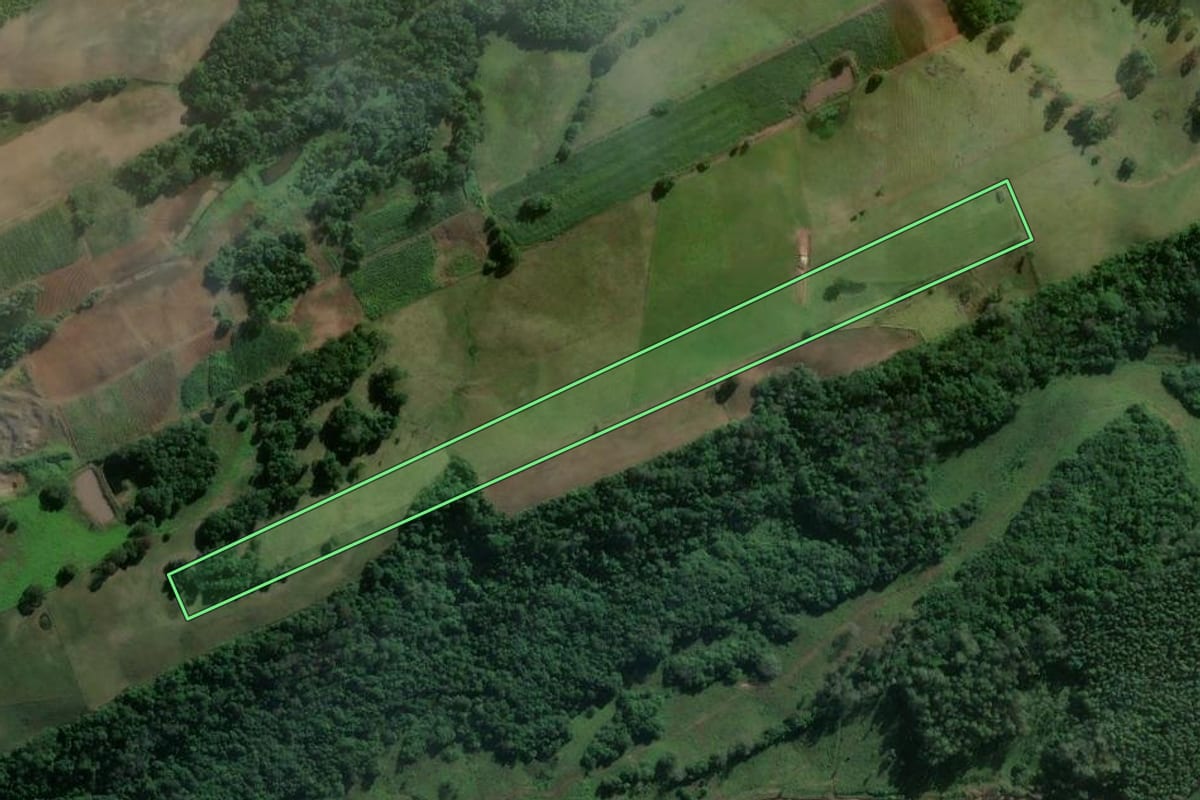 Imagem de satélite do imóvel rural em Bom Retiro do Sul (RS), com o contorno declarado no CAR desenhado por cima.