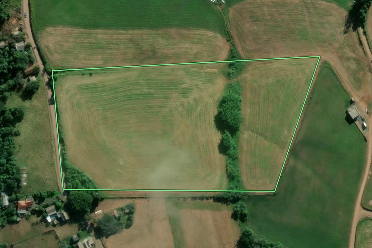 Imagem de satélite do imóvel rural em Bom Retiro do Sul (RS), com o contorno declarado no CAR desenhado por cima.