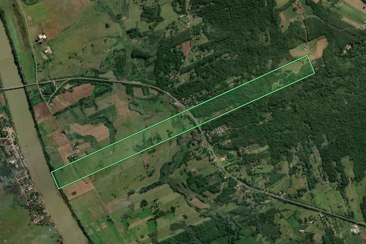 Imagem de satélite do imóvel rural em Bom Retiro do Sul (RS), com o contorno declarado no CAR desenhado por cima.