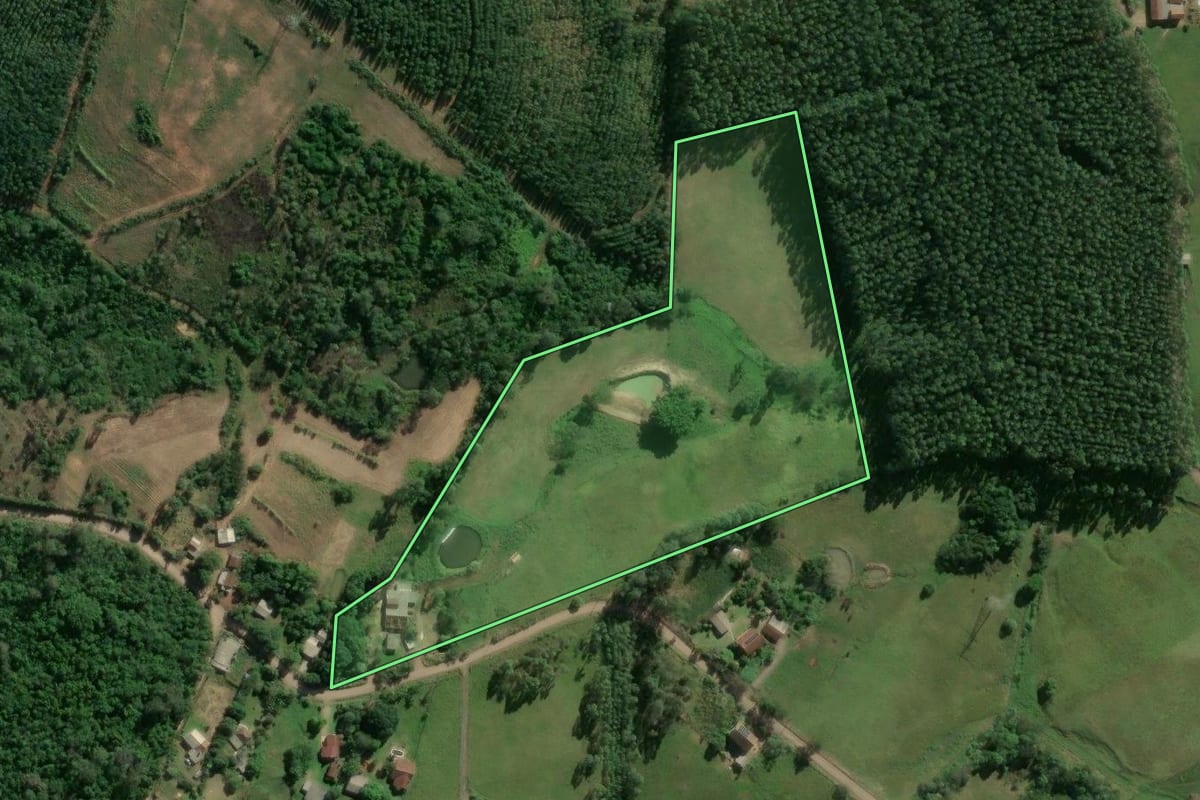 Imagem de satélite do imóvel rural em Bom Retiro do Sul (RS), com o contorno declarado no CAR desenhado por cima.