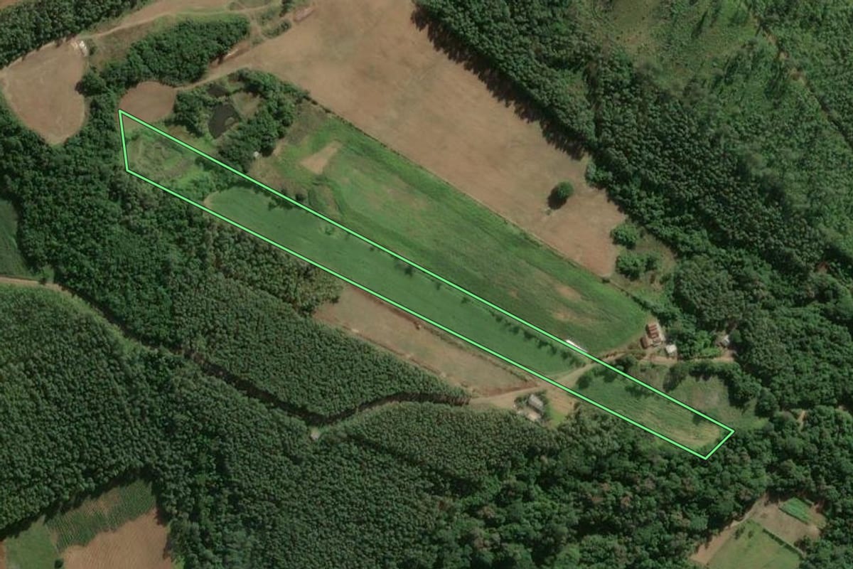 Imagem de satélite do imóvel rural em Bom Retiro do Sul (RS), com o contorno declarado no CAR desenhado por cima.
