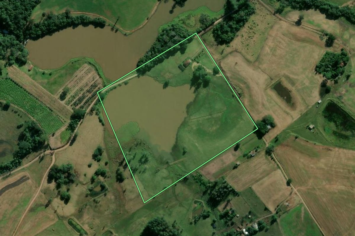 Imagem de satélite do imóvel rural em Bom Retiro do Sul (RS), com o contorno declarado no CAR desenhado por cima.