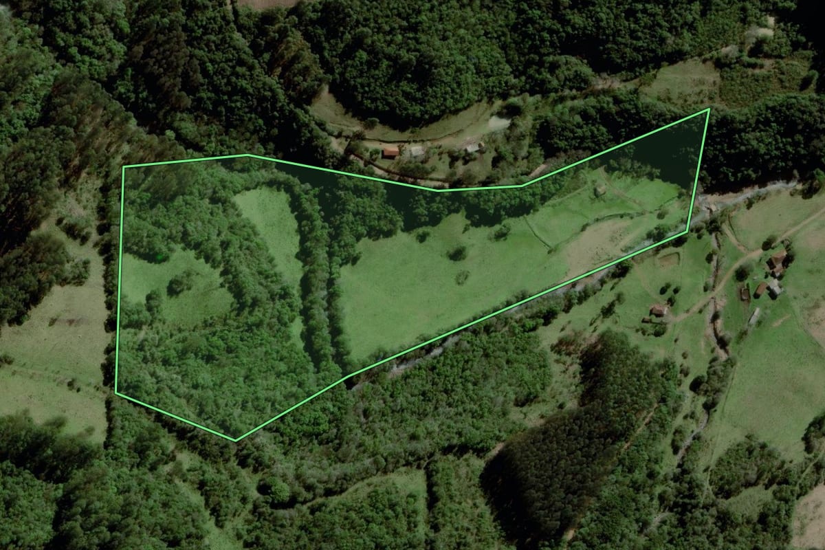 Imagem de satélite do imóvel rural em Boqueirão do Leão (RS), com o contorno declarado no CAR desenhado por cima.