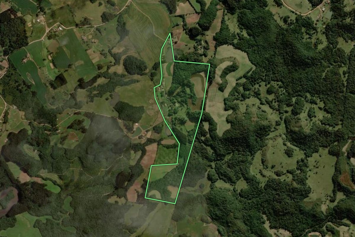 Imagem de satélite do imóvel rural em Boqueirão do Leão (RS), com o contorno declarado no CAR desenhado por cima.