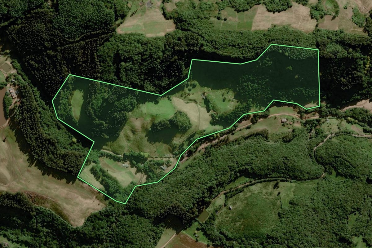 Imagem de satélite do imóvel rural em Boqueirão do Leão (RS), com o contorno declarado no CAR desenhado por cima.