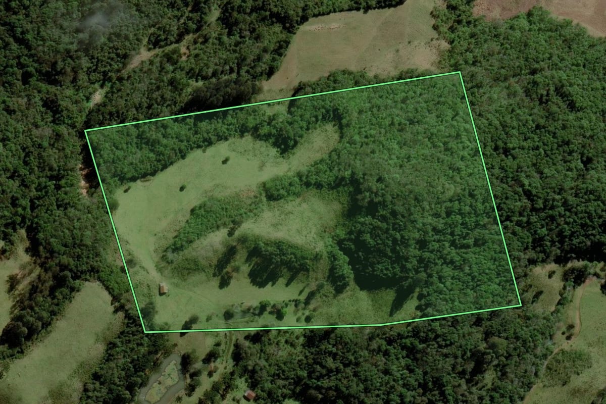 Imagem de satélite do imóvel rural em Boqueirão do Leão (RS), com o contorno declarado no CAR desenhado por cima.