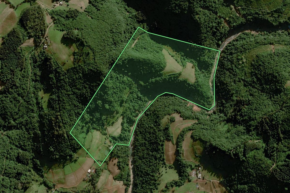Imagem de satélite do imóvel rural em Boqueirão do Leão (RS), com o contorno declarado no CAR desenhado por cima.