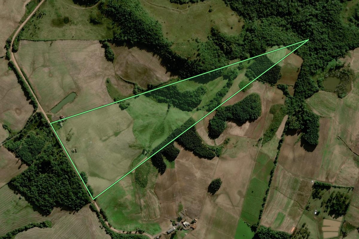 Imagem de satélite do imóvel rural em Boqueirão do Leão (RS), com o contorno declarado no CAR desenhado por cima.