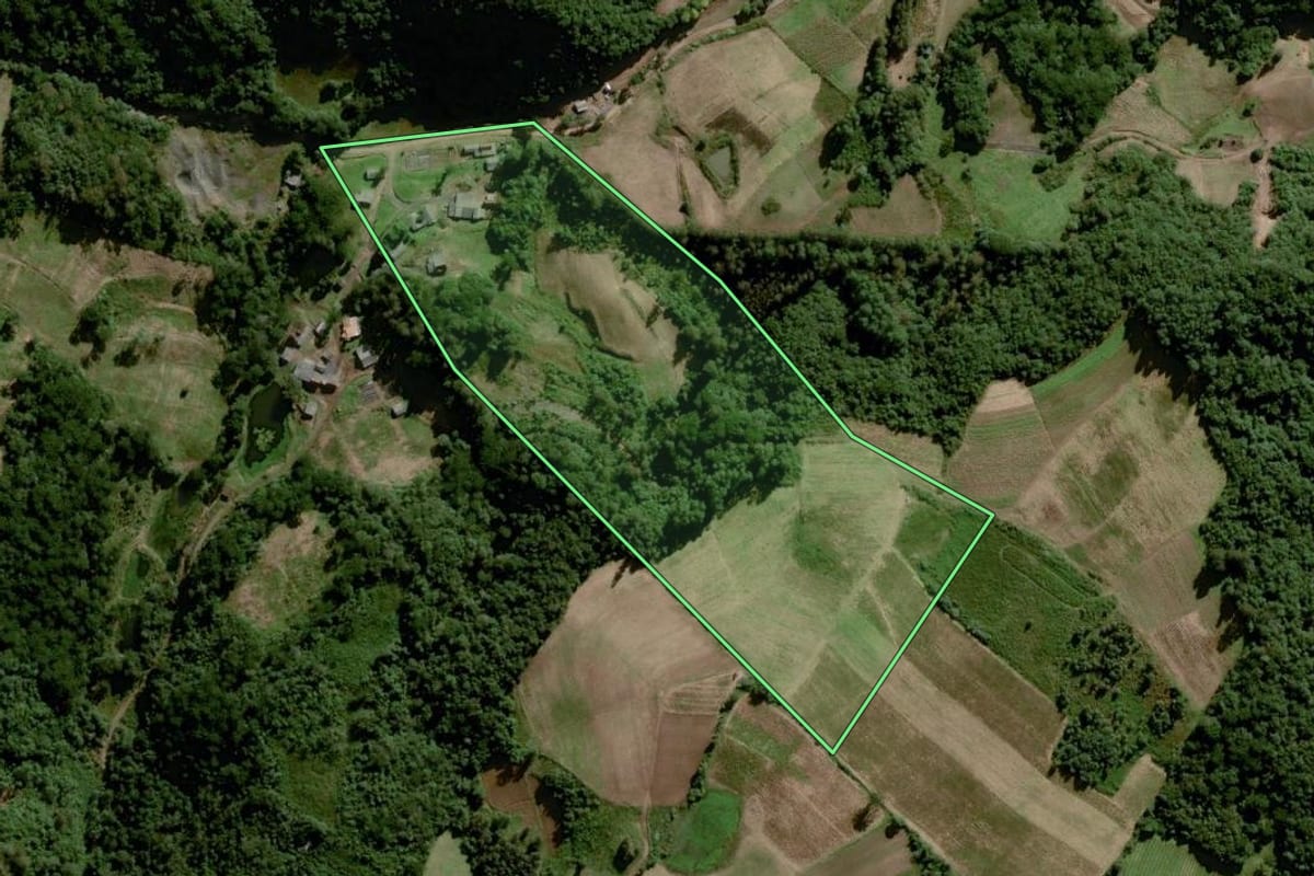 Imagem de satélite do imóvel rural em Boqueirão do Leão (RS), com o contorno declarado no CAR desenhado por cima.