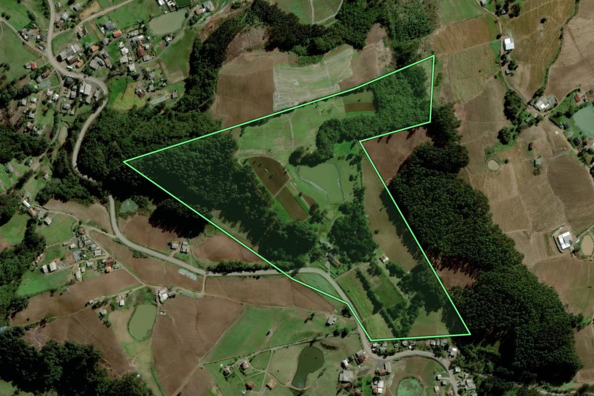 Imagem de satélite do imóvel rural em Boqueirão do Leão (RS), com o contorno declarado no CAR desenhado por cima.