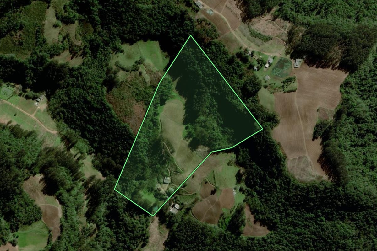 Imagem de satélite do imóvel rural em Boqueirão do Leão (RS), com o contorno declarado no CAR desenhado por cima.