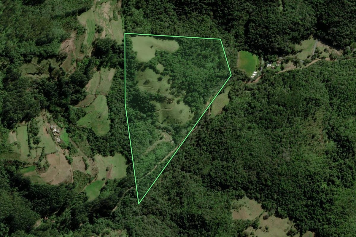 Imagem de satélite do imóvel rural em Boqueirão do Leão (RS), com o contorno declarado no CAR desenhado por cima.