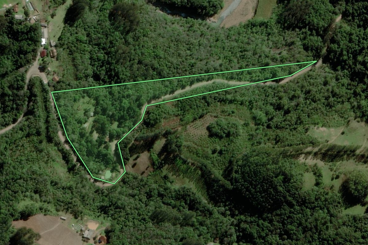 Imagem de satélite do imóvel rural em Boqueirão do Leão (RS), com o contorno declarado no CAR desenhado por cima.