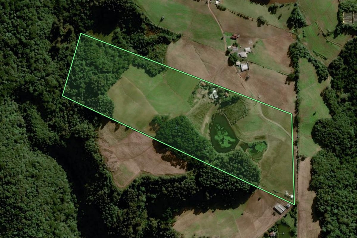 Imagem de satélite do imóvel rural em Boqueirão do Leão (RS), com o contorno declarado no CAR desenhado por cima.