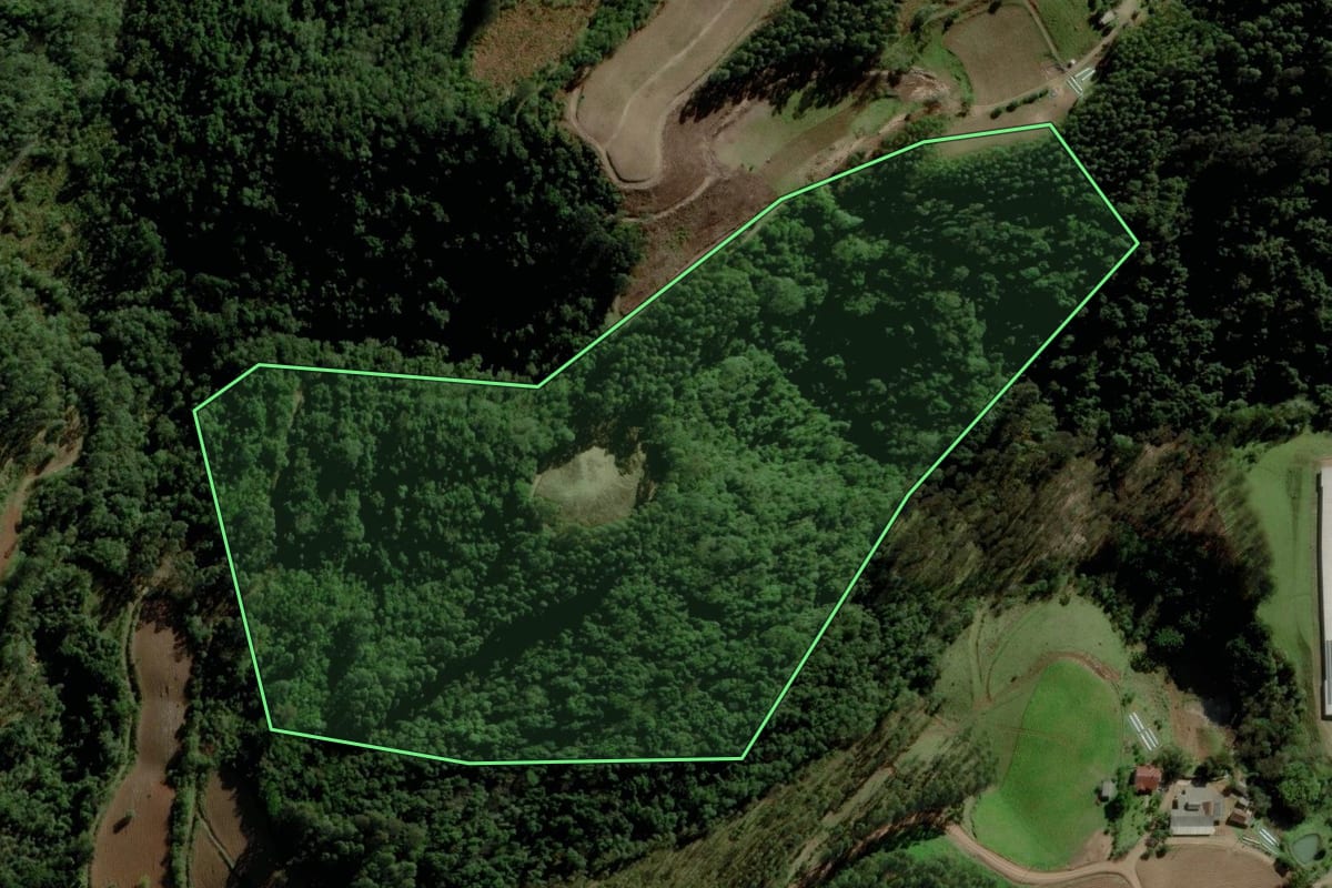 Imagem de satélite do imóvel rural em Boqueirão do Leão (RS), com o contorno declarado no CAR desenhado por cima.