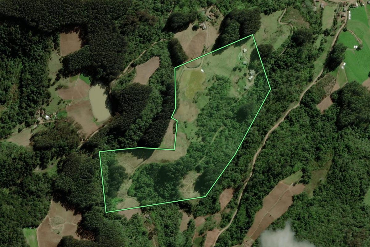 Imagem de satélite do imóvel rural em Boqueirão do Leão (RS), com o contorno declarado no CAR desenhado por cima.