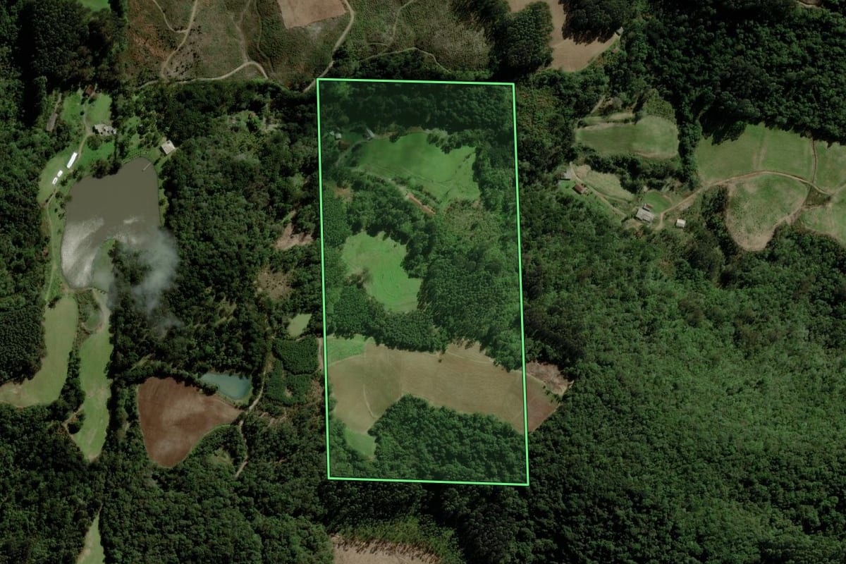 Imagem de satélite do imóvel rural em Boqueirão do Leão (RS), com o contorno declarado no CAR desenhado por cima.
