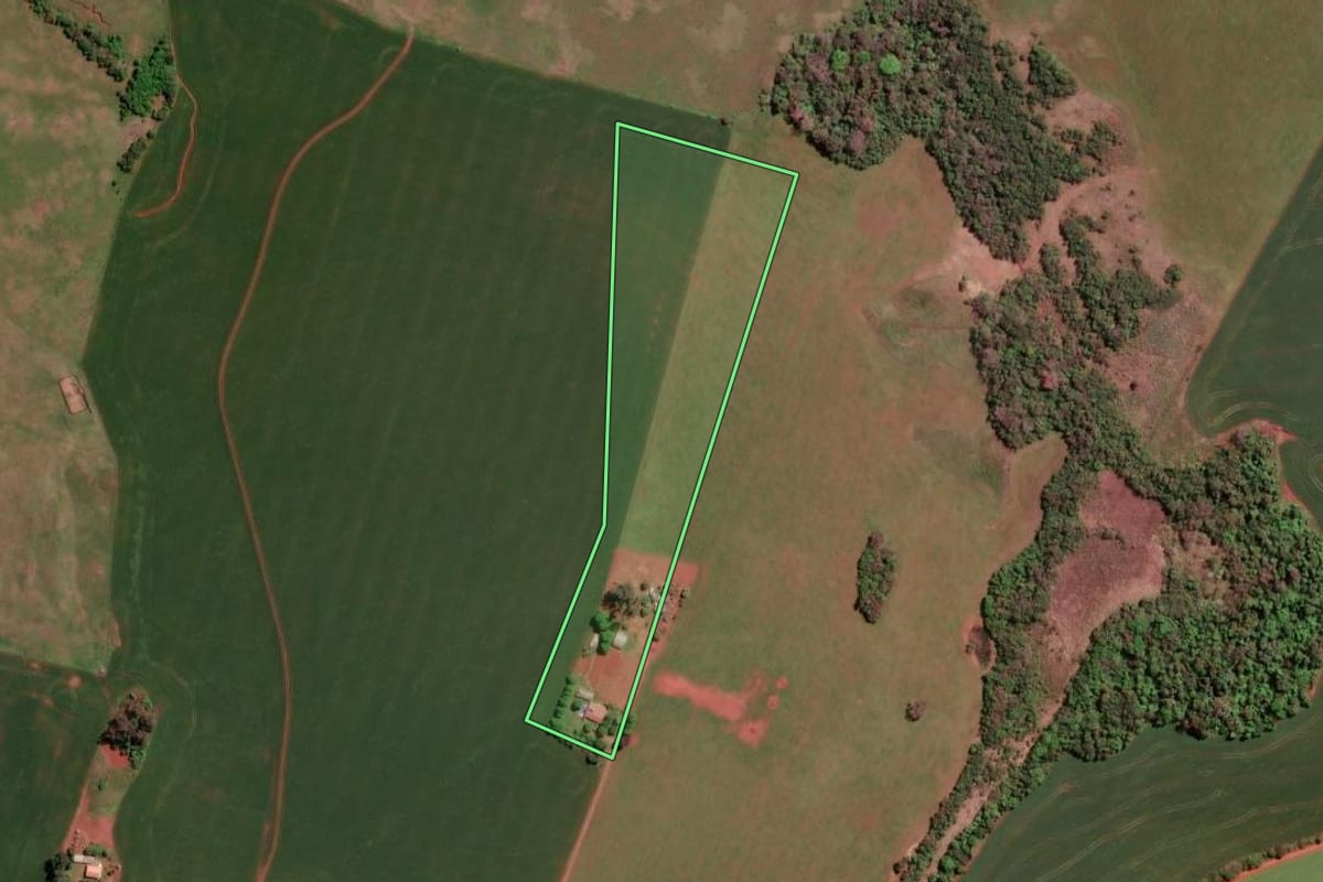 Imagem de satélite do imóvel rural em Bossoroca (RS), com o contorno declarado no CAR desenhado por cima.