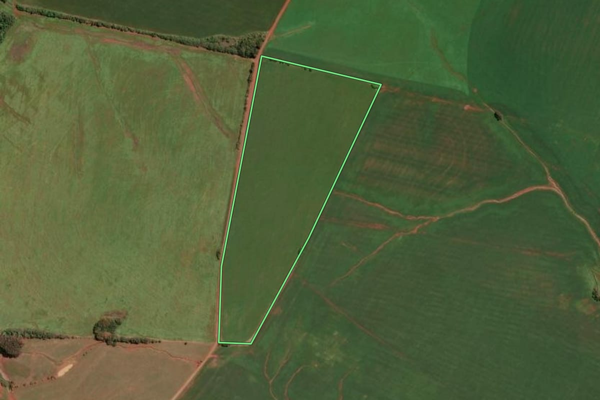 Imagem de satélite do imóvel rural em Bossoroca (RS), com o contorno declarado no CAR desenhado por cima.
