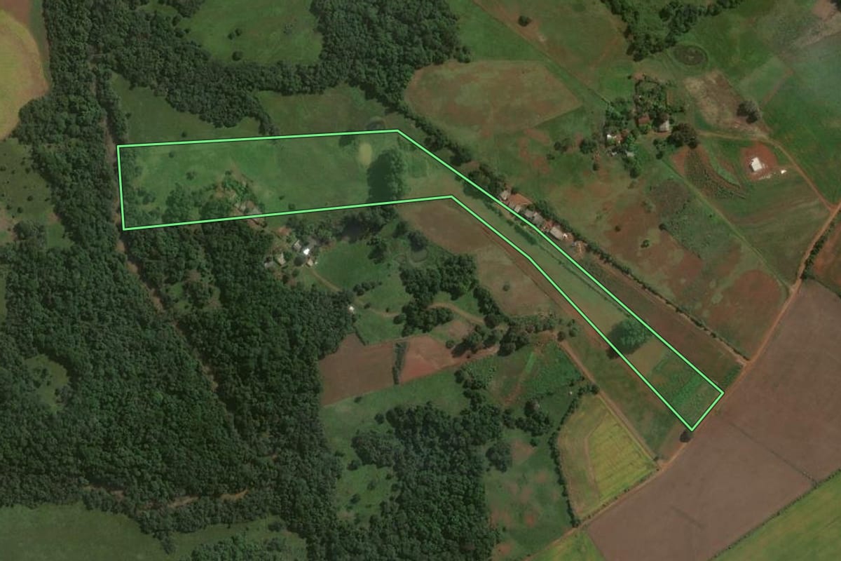 Imagem de satélite do imóvel rural em Bossoroca (RS), com o contorno declarado no CAR desenhado por cima.