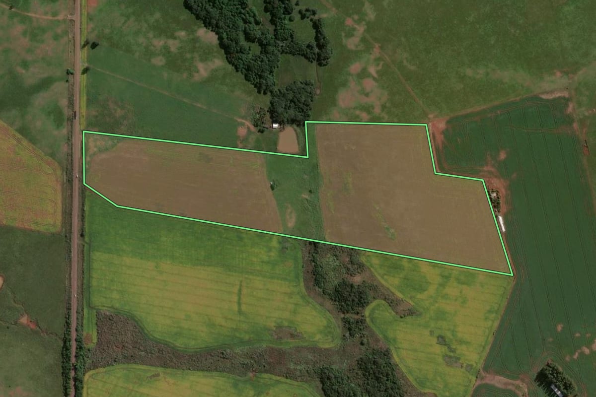 Imagem de satélite do imóvel rural em Bossoroca (RS), com o contorno declarado no CAR desenhado por cima.