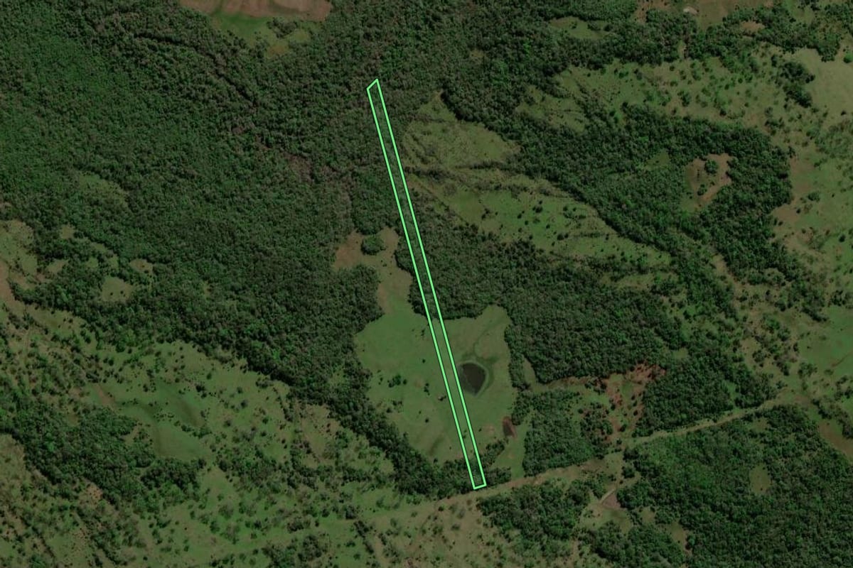 Imagem de satélite do imóvel rural em Bossoroca (RS), com o contorno declarado no CAR desenhado por cima.