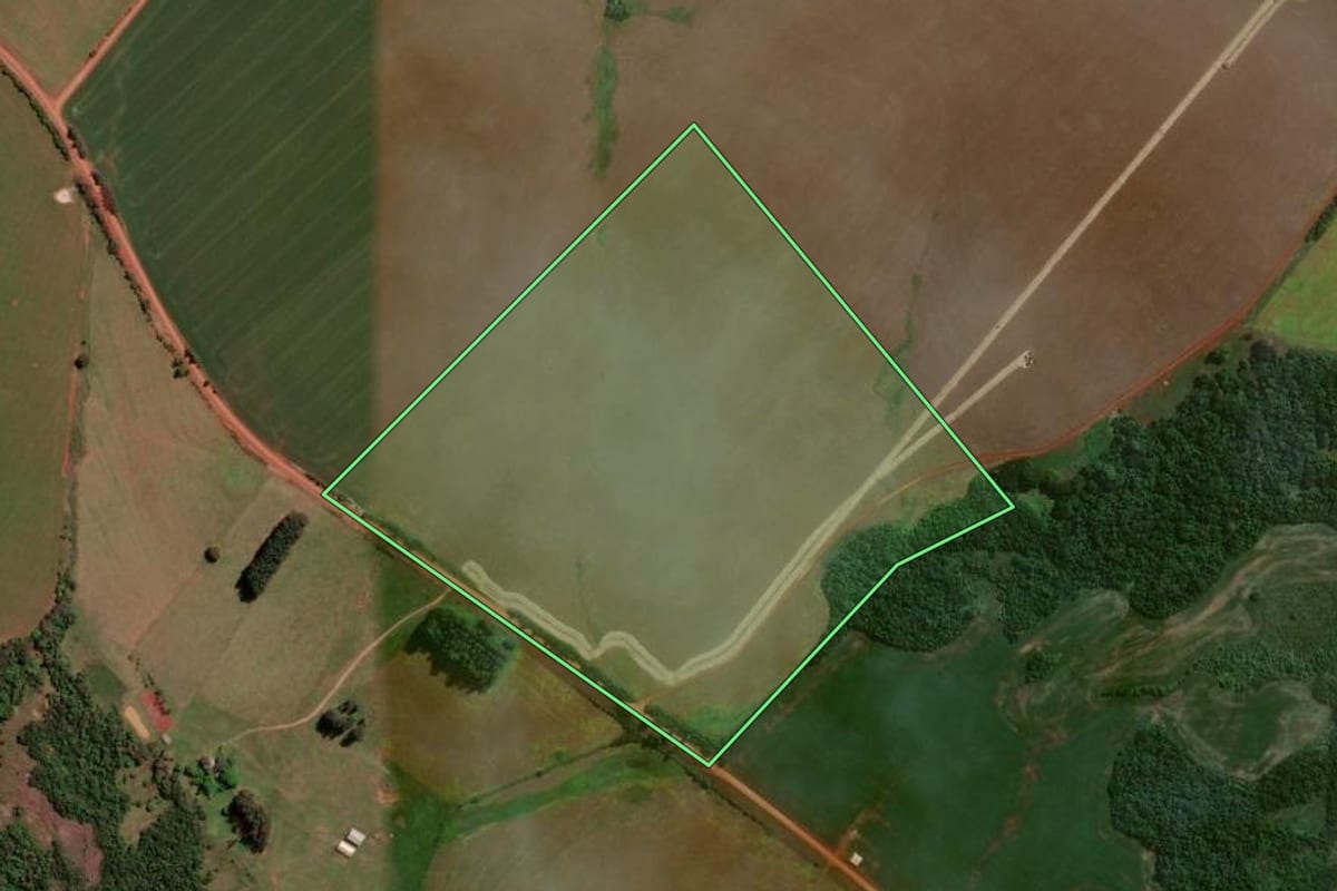 Imagem de satélite do imóvel rural em Bossoroca (RS), com o contorno declarado no CAR desenhado por cima.