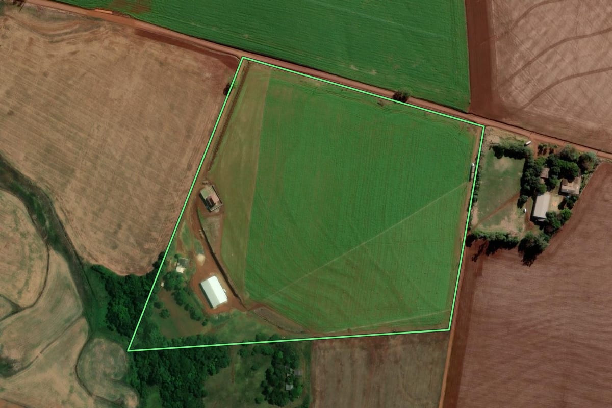 Imagem de satélite do imóvel rural em Bossoroca (RS), com o contorno declarado no CAR desenhado por cima.