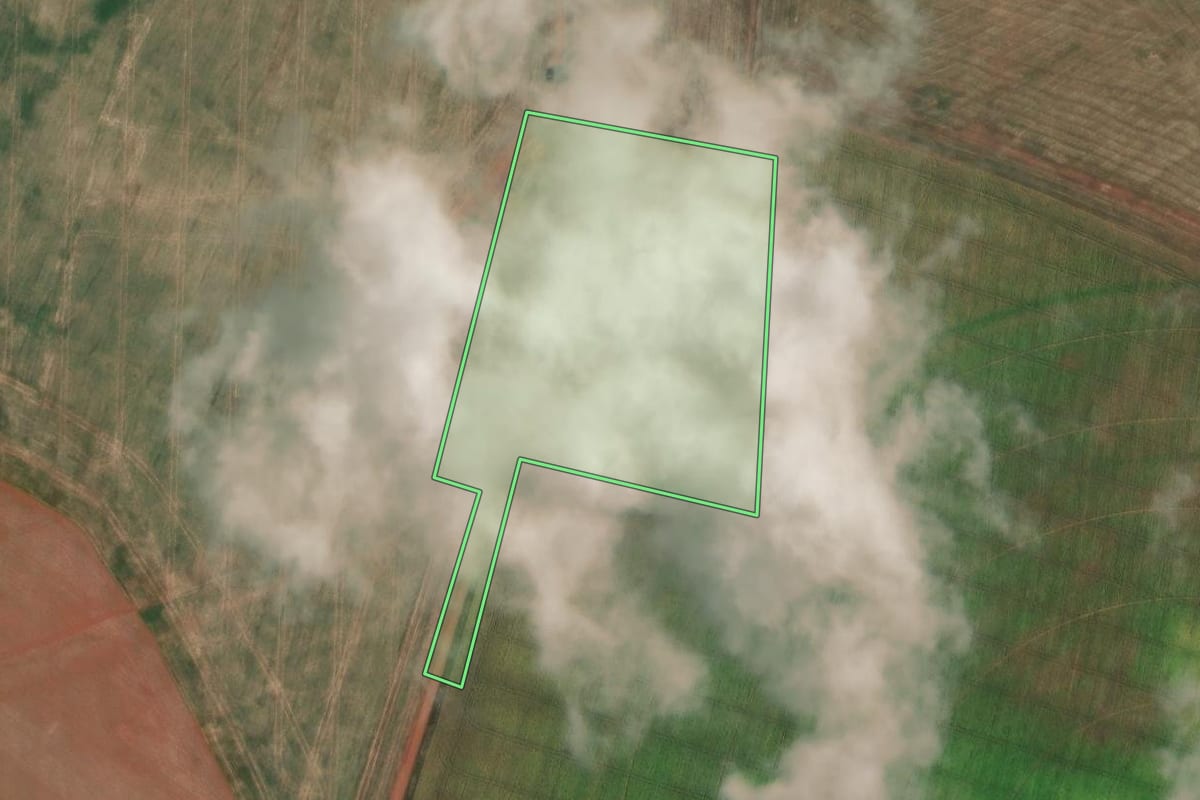 Imagem de satélite do imóvel rural em Bossoroca (RS), com o contorno declarado no CAR desenhado por cima.